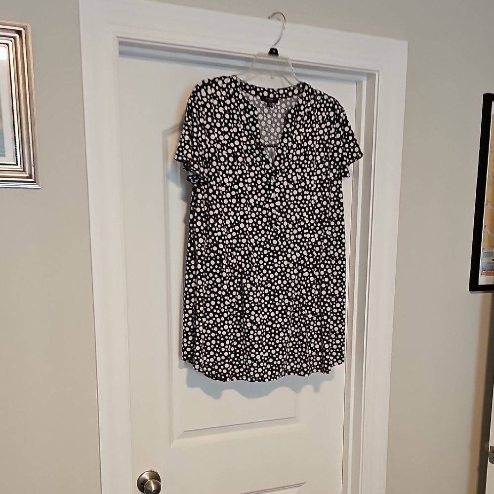 Floral Black and White Women's Top